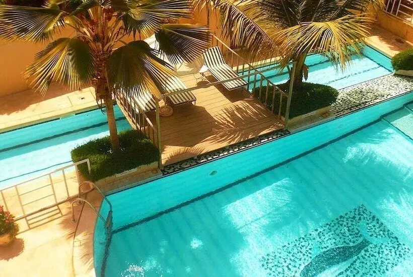 هتل Les Flamboyants