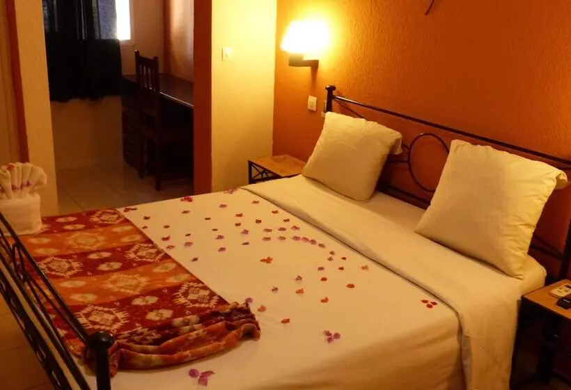 هتل Les Flamboyants