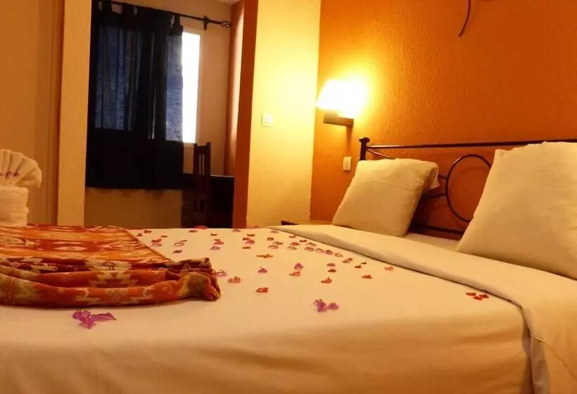 هتل Les Flamboyants