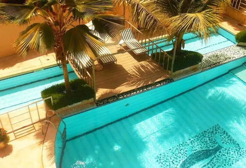 هتل Les Flamboyants