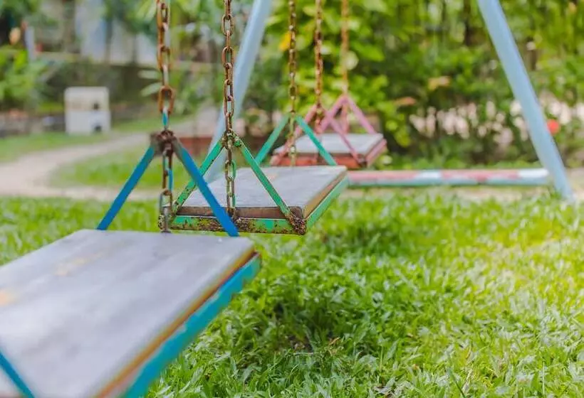 호텔 Karon Whale Resort