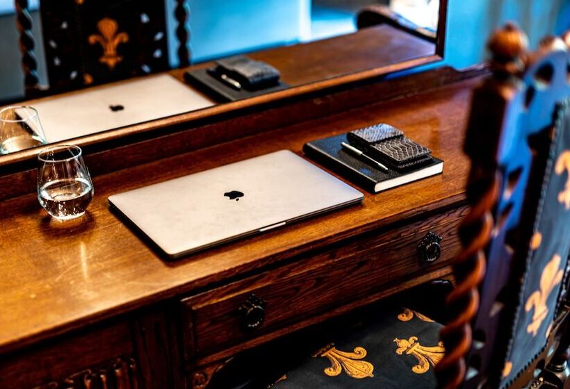 هتل Melville Castle