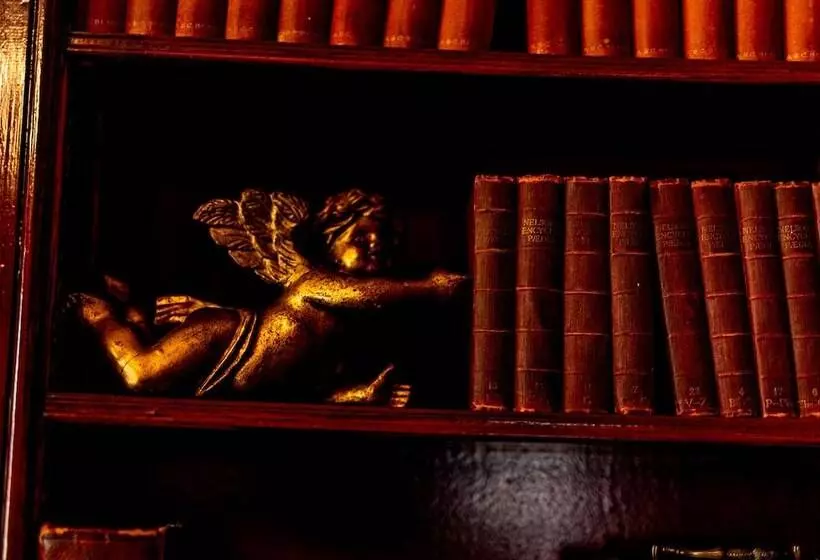 هتل Melville Castle