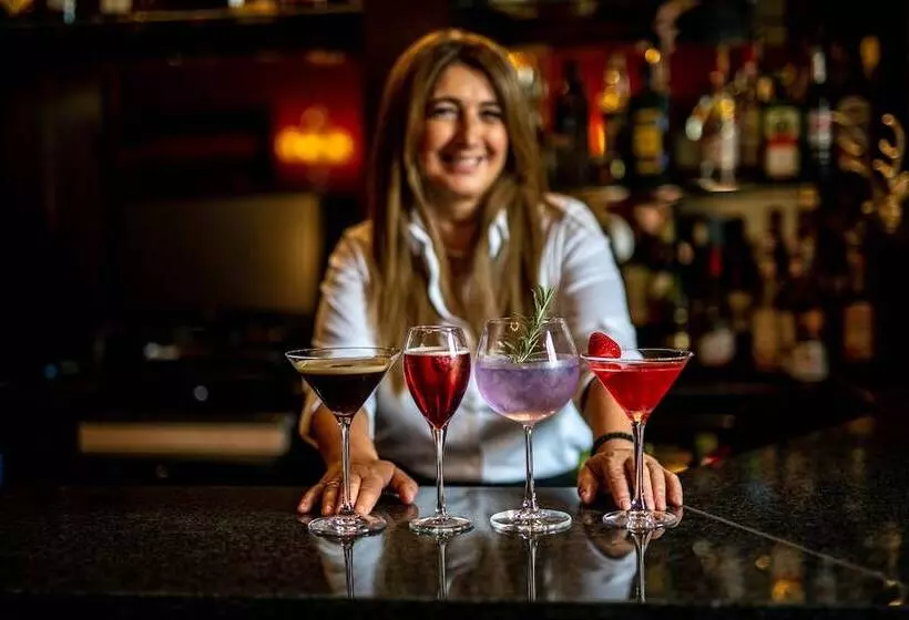 هتل Melville Castle