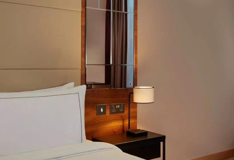 호텔 Park Plaza County Hall London