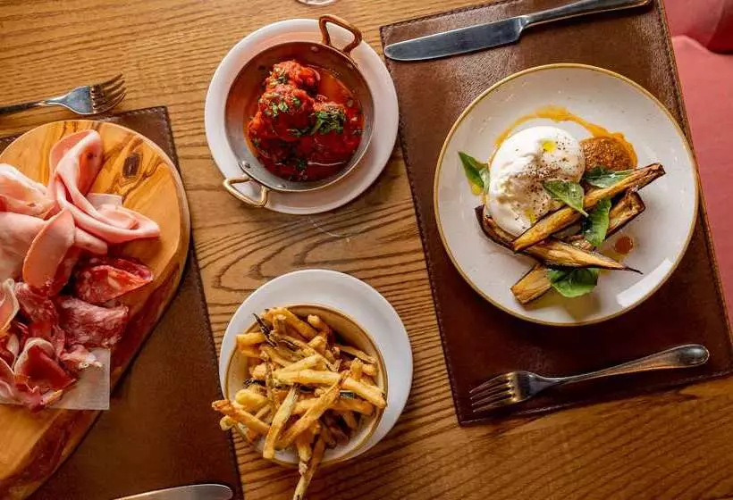 호텔 Park Plaza County Hall London