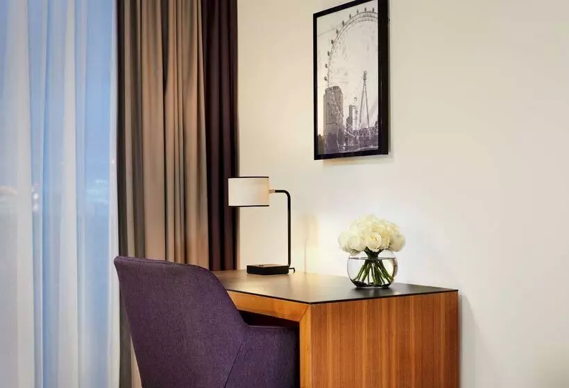 호텔 Park Plaza County Hall London