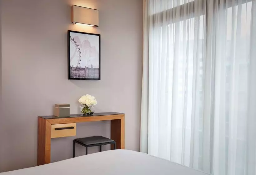 호텔 Park Plaza County Hall London