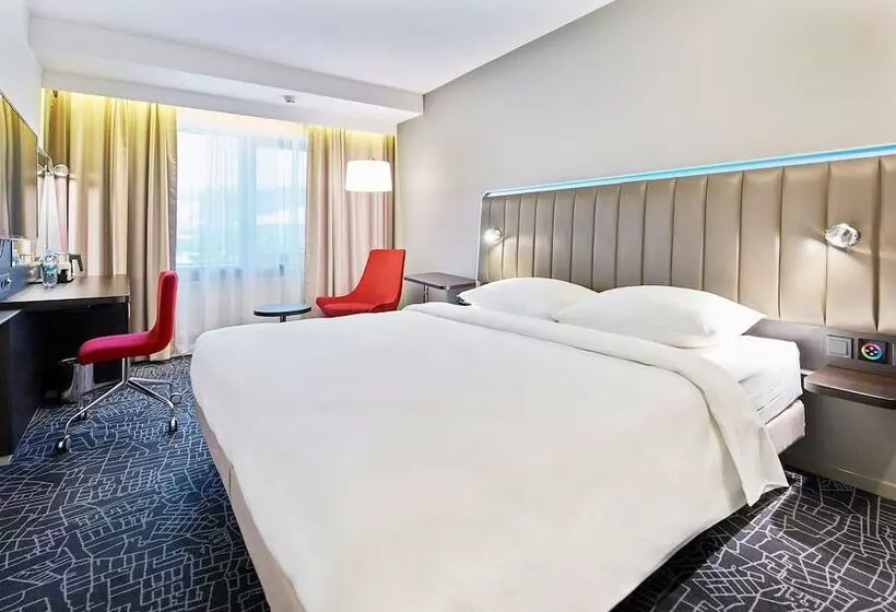 هتل Park Inn By Radisson Kyiv Troyitska