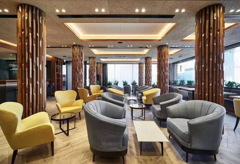 هتل Park Inn By Radisson Kyiv Troyitska