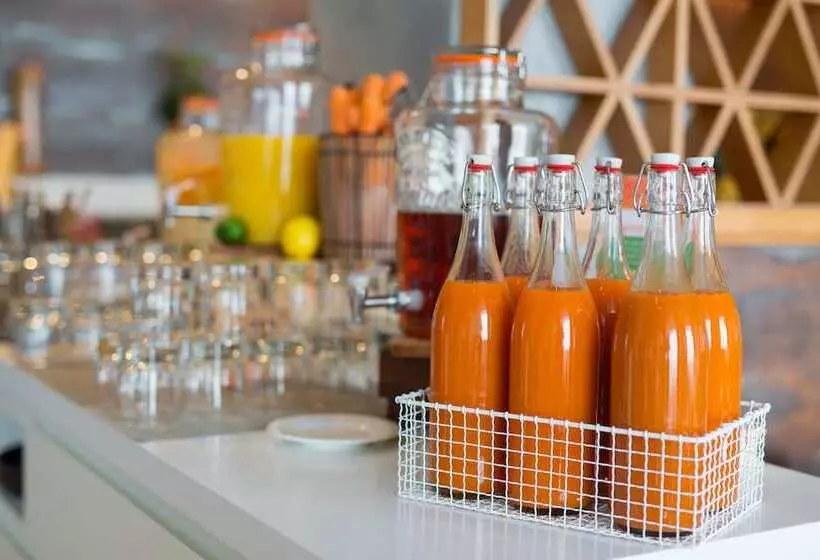 هتل Park Inn By Radisson Kyiv Troyitska