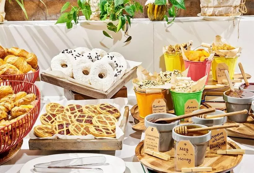 هتل Park Inn By Radisson Kyiv Troyitska
