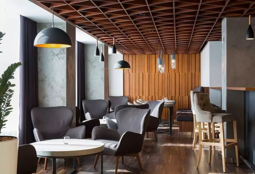 هتل Park Inn By Radisson Kyiv Troyitska
