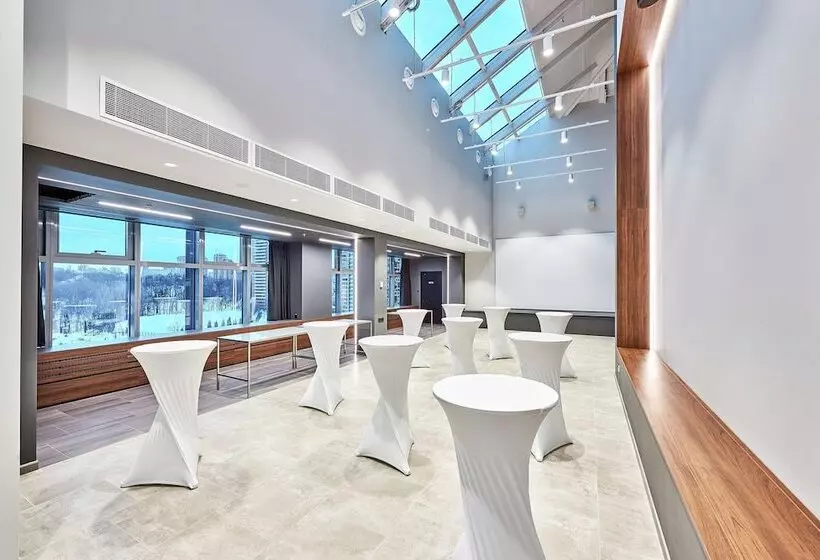 هتل Park Inn By Radisson Kyiv Troyitska