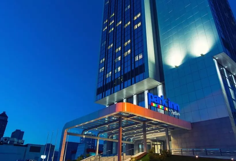 هتل Park Inn By Radisson Kyiv Troyitska