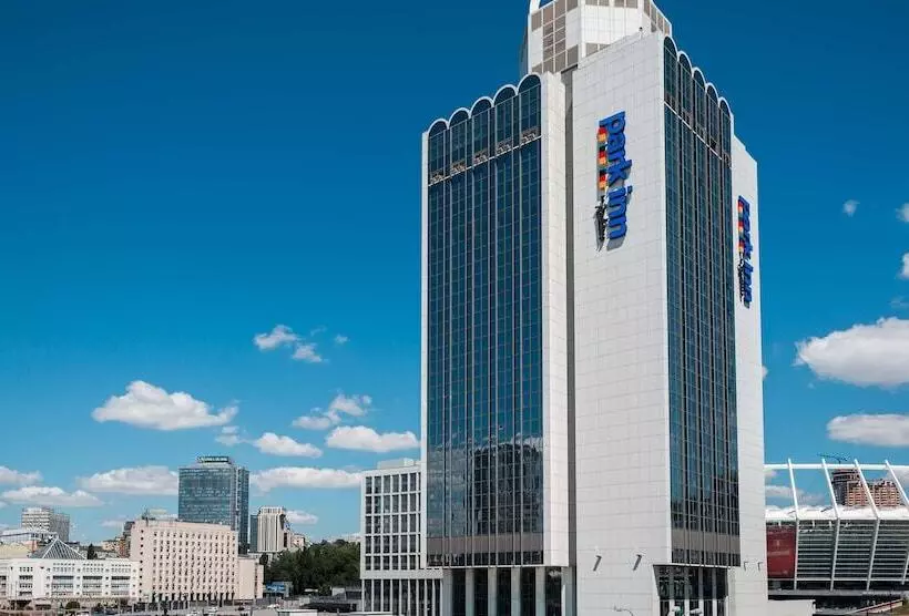 هتل Park Inn By Radisson Kyiv Troyitska