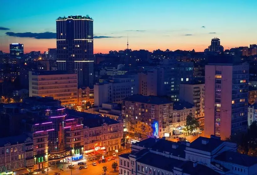 هتل Park Inn By Radisson Kyiv Troyitska