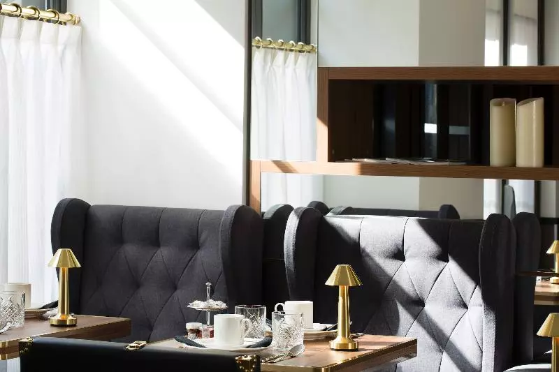 ホテル Whistler   Gare Du Nord