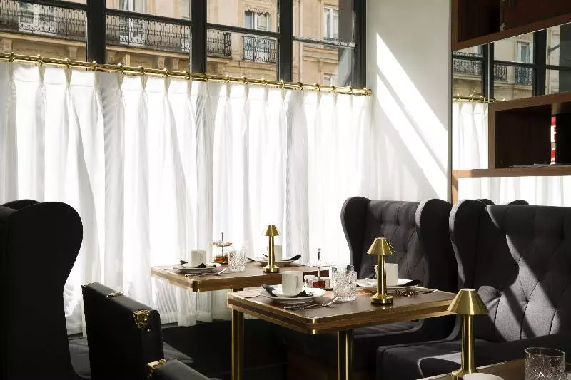 ホテル Whistler   Gare Du Nord