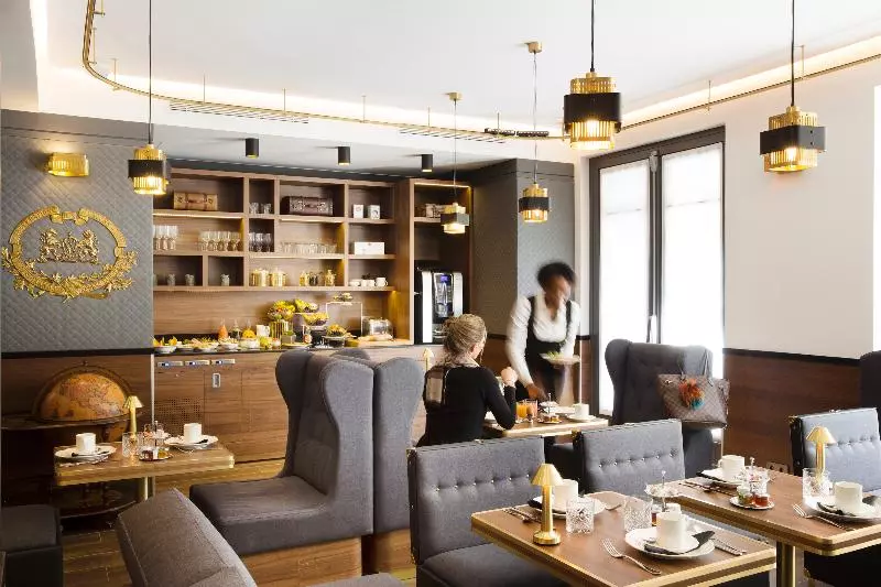 ホテル Whistler   Gare Du Nord