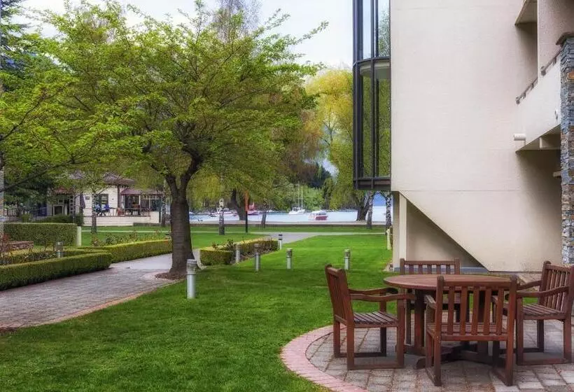 Novotel Queenstown Lakeside