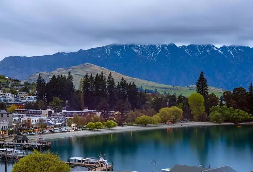 Novotel Queenstown Lakeside