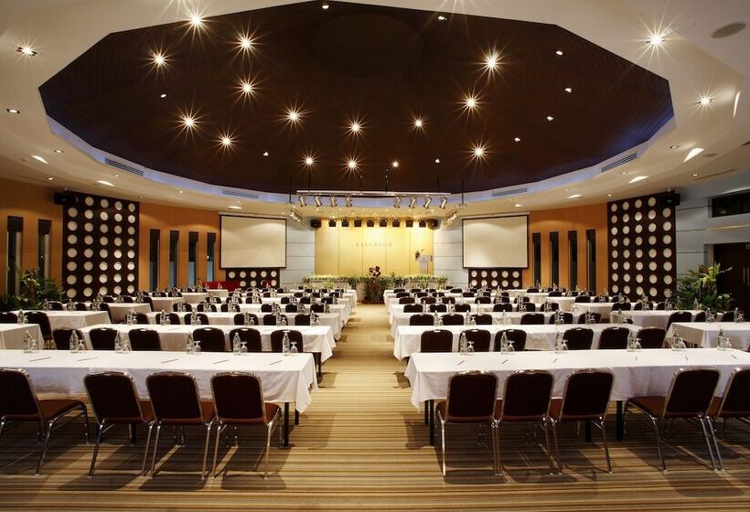 Peace Laguna Resort & Spa   Sha Extra Plus