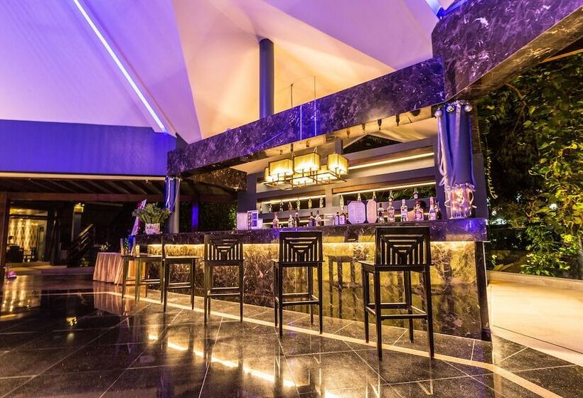 Peace Laguna Resort & Spa   Sha Extra Plus