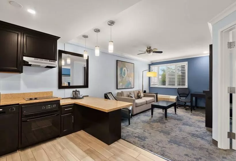 هتل Best Western Plus Manhattan Beach