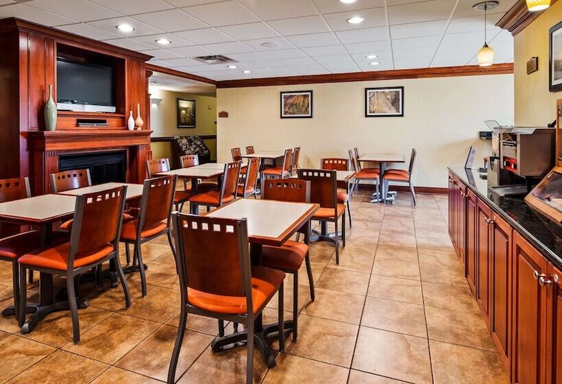 ホテル Best Western Plus Strawberry Inn & Suites