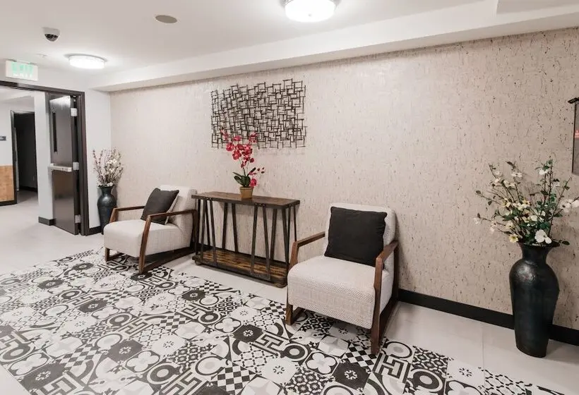 هتل City Express by Marriott Manhattan Beach
