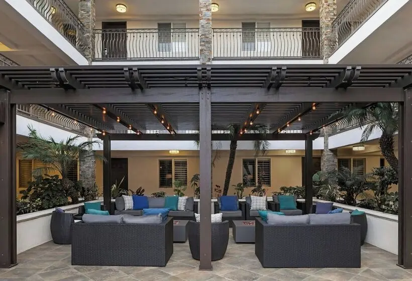هتل City Express by Marriott Manhattan Beach