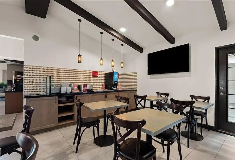 هتل City Express by Marriott Manhattan Beach
