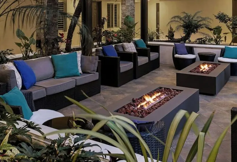 هتل City Express by Marriott Manhattan Beach