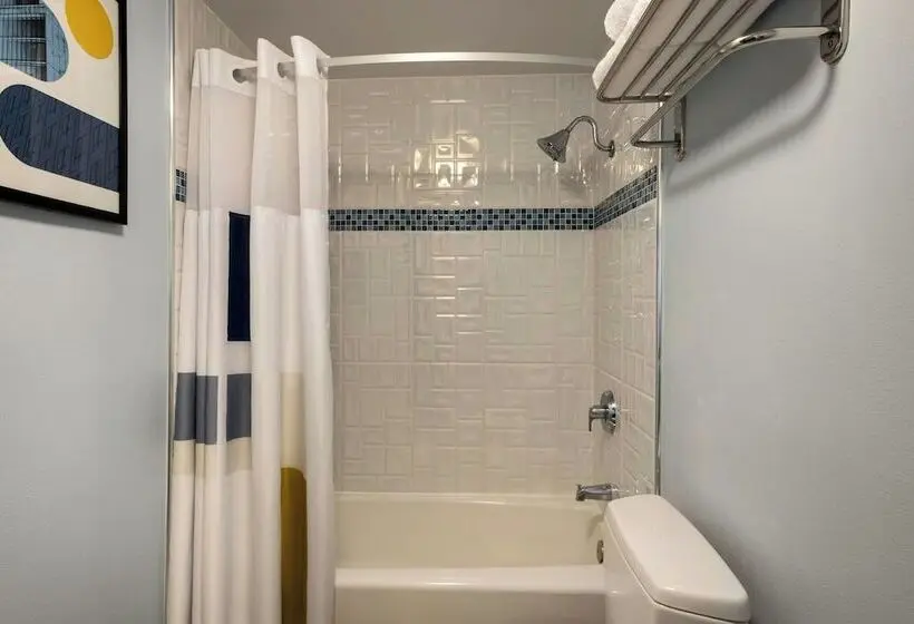 هتل City Express by Marriott Manhattan Beach