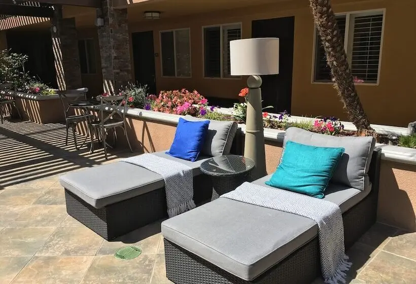هتل City Express by Marriott Manhattan Beach