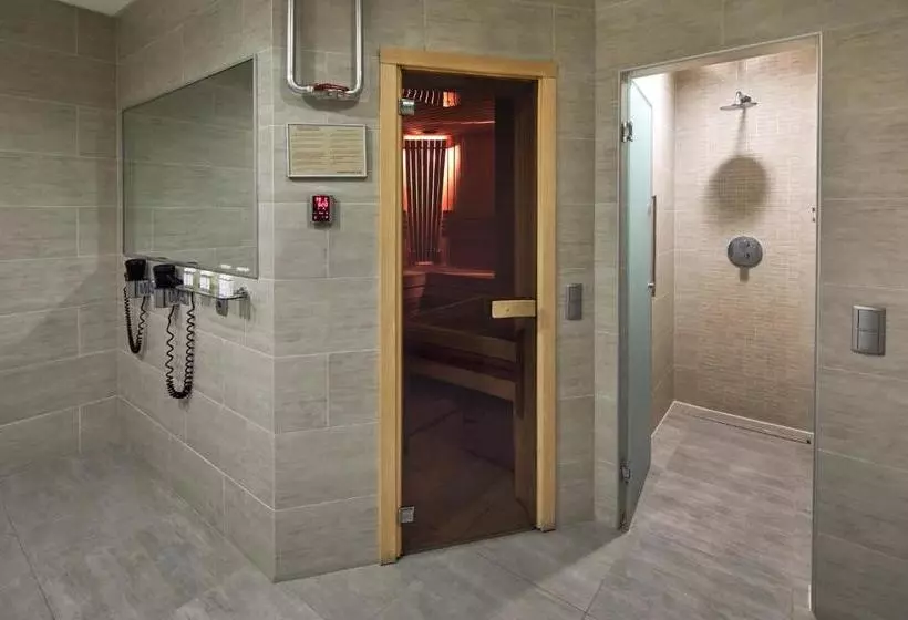 هتل Crowne Plaza Moscow World Trade Centre, An Ihg