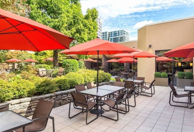 בית מלון כפרי Sheraton Vancouver Airport