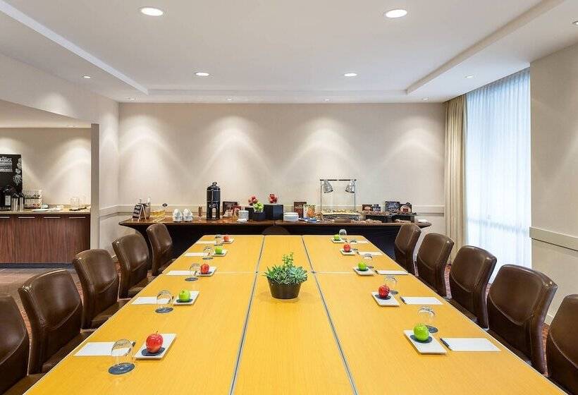 בית מלון כפרי Sheraton Vancouver Airport