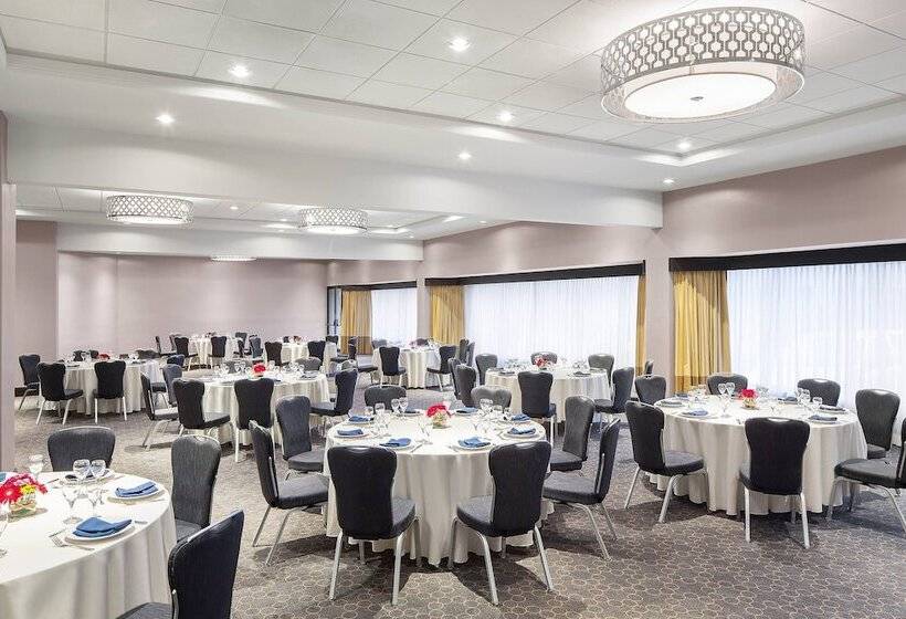 בית מלון כפרי Sheraton Vancouver Airport