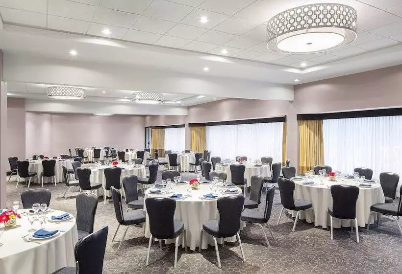 هتل Sheraton Vancouver Airport