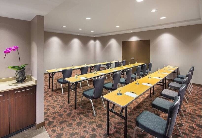 בית מלון כפרי Sheraton Vancouver Airport