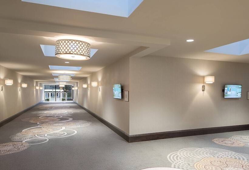 בית מלון כפרי Sheraton Vancouver Airport