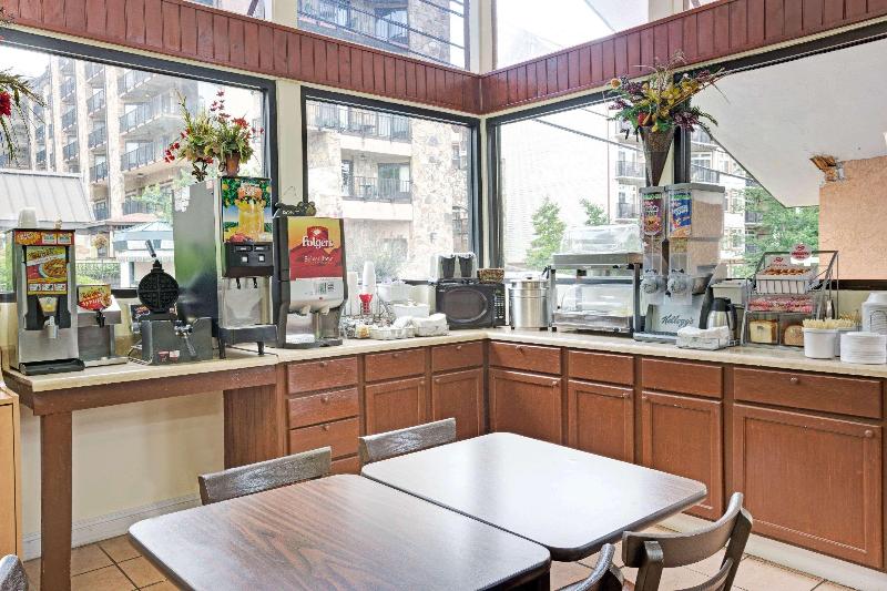 فندق Super 8 By Wyndham Downtown Gatlinburg At Convention Center