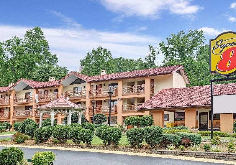 فندق Super 8 By Wyndham Downtown Gatlinburg At Convention Center