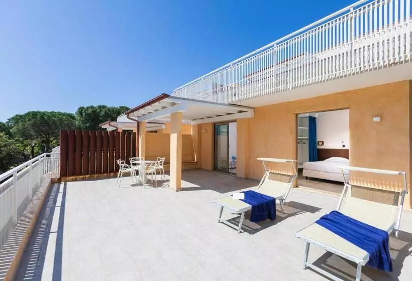 Отель Tirreno Resort