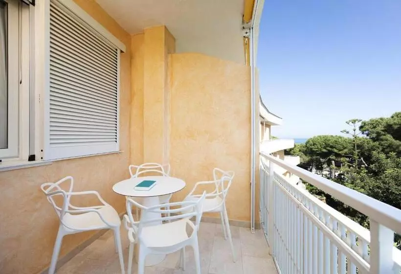 Отель Tirreno Resort