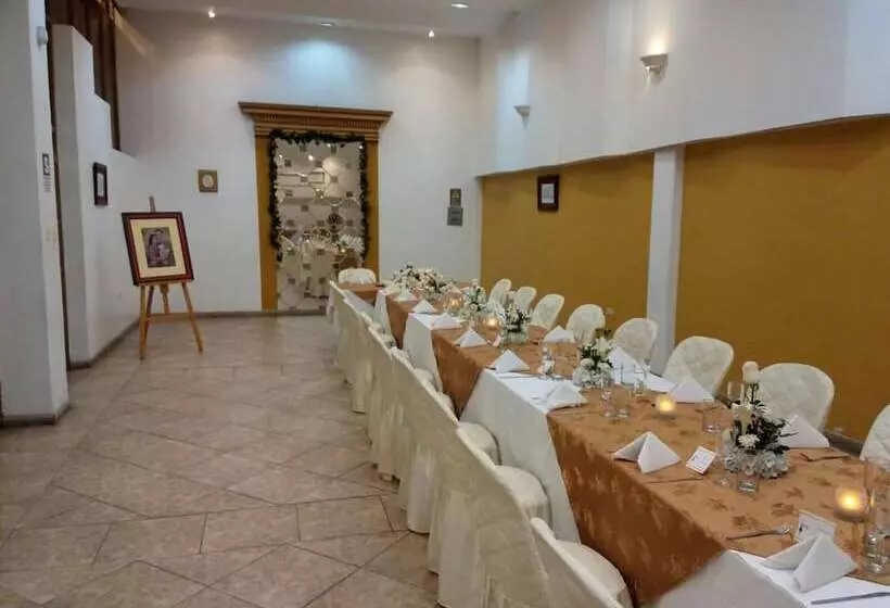 Gran Bolivar Hotel   Trujillo, Perú