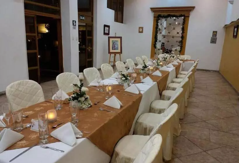 Gran Bolivar Hotel   Trujillo, Perú