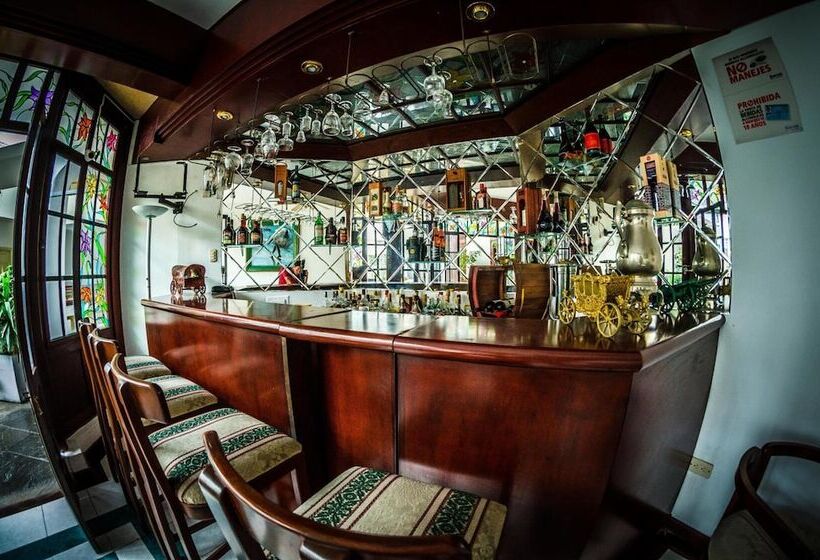 Gran Bolivar Hotel   Trujillo, Perú